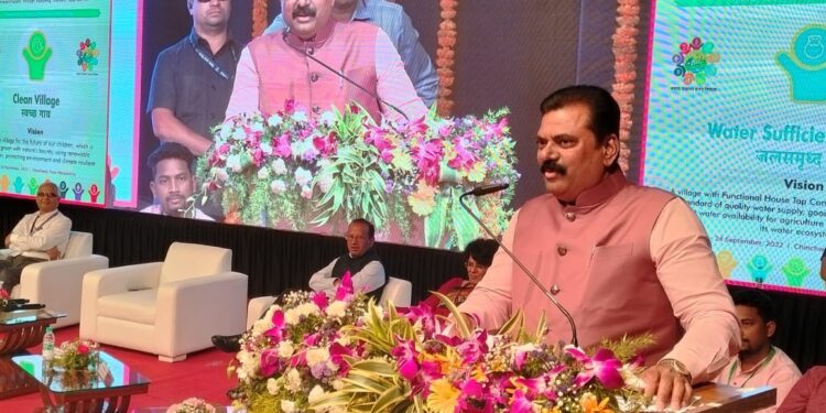 कार्यशाळेआधी केंद्रीय पंचायत राज राज्यमंत्री कपिल पाटील यांनी पत्रकारांशी संवाद साधला