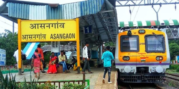 रेल्वेरुळ ओलांडणं नर्सला जीवावर बेतलं