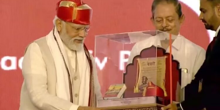 पंतप्रधान नरेंद्र मोदी यांचा पुण्यात लोकमान्य टिळक राष्ट्रीय पुरस्काराने गौरव