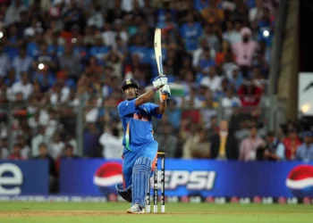 एम.एस. धोनीने विश्वचषक जिंकून देणारा षटकार मारला होता, MCA करणार आता त्या बाकड्यांचा लिलाव