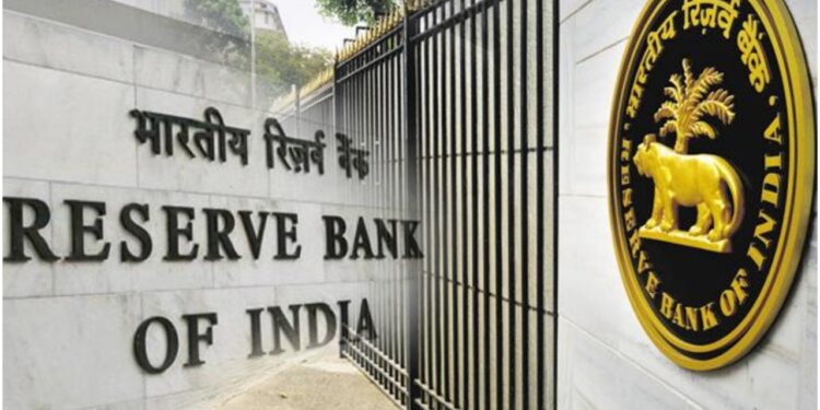RBI ची मोठी कारवाई ! ‘या’ बँकेचा परवाना रद्द तर 4 बँकांना ठोठावला लाखोंचा दंड