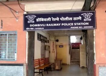विवाहितेचा धावत्या लोकलमध्ये विनयभंग; नराधमाला बेड्या, लोहमार्ग पोलिसांची कारवाई