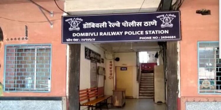 विवाहितेचा धावत्या लोकलमध्ये विनयभंग; नराधमाला बेड्या, लोहमार्ग पोलिसांची कारवाई