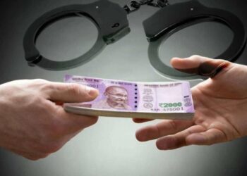 गुन्हा दाखल न करण्यासाठी सहायक फौजदार ५० हजाराची लाच स्वीकारताना एसीबीच्या पथकाने रंगेहाथ पकडले