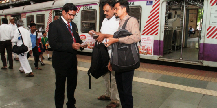 पुण्यात ११ लाखांचा दंड वसुली; एकाच दिवसात हजारहून अधिक फुकट्या प्रवाशांना दणका