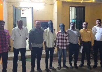 दहशत निर्माण करून नागरिकाला डोंबिवलीत फडके रोडवर लुटणारे दोन जण अटकेत