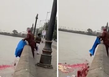 ‘गेट वे ऑफ इंडिया’ येथे समुद्रात कचरा टाकणाऱ्यावर पोलीसांची कारवाई