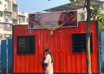 शिवसेना शिंदे गटाची बेकायदा कंटेनर शाखा, अन्य पक्षांनी महापालिका आयुक्तांची भेट घेतली; कारवाई करण्याची मागणी