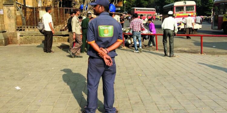 क्लीन अप मार्शल मुंबईत पुन्हा तैनात होणार