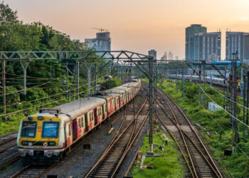 लोकलच्या मालडब्यातून अनधिकृतपणे प्रवास करणाऱ्या ३११ प्रवाशांकडून आरपीएफ कडून  ४६ हजार रुपये दंड वसूल