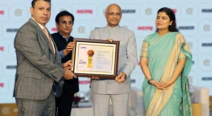 डॉ. सायरस के. मेहता यांना राज्यपाल रमेश बैस यांच्याकडून प्रतिष्ठित “भारतीय नेत्र शल्यचिकित्सक” पुरस्कार
