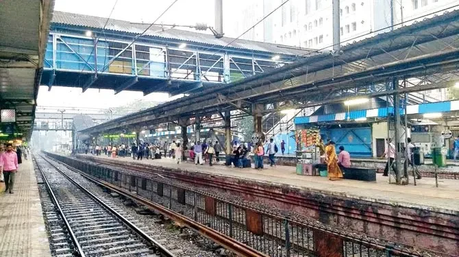 अमृत भारत योजनेतून ५५४ कोटींचा निधी, मुंबईतील २० रेल्वेस्थानकांचा कायापालट होणार