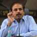 पुणे महापालिका आयुक्तांच्या गाडीवर ‘आप’च्या कार्यकर्त्यांनी चिकटवले सॅनिटरी नॅपकिन