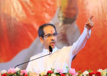 लाल किल्ल्यावर भगवा फडकवून दाखवूच, उद्धव ठाकरे यांचे थेट पंतप्रधान मोदींना आव्हान