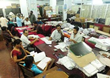 राज्य सरकारचा निर्णय; शासकीय कर्मचाऱ्यांना मतदानाच्या दिवशी मिळणार भरपगारी सुट्टी