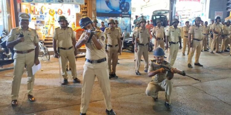 राईड-स्कीमच्या प्रात्यक्षिकांचा थरार; लोकसभेच्या पार्श्वभूमीवर उल्हासनगर पोलीस अ‍ॅक्शन मोडमध्ये