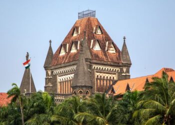राजकीय पक्षाचे संबंध पाहून कारवाई करू नका! उच्च न्यायालयाचे आदेश