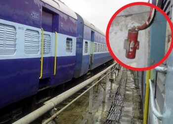 एक्स्प्रेसची साखळी खेचणाऱ्या महिलेवर गुन्हा; कल्याण स्थानकांतील प्रकार