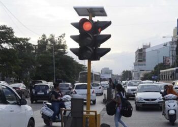 वाहतूक नियंत्रक दिव्यांच्या दुरुस्तीला निधीचा अडसर