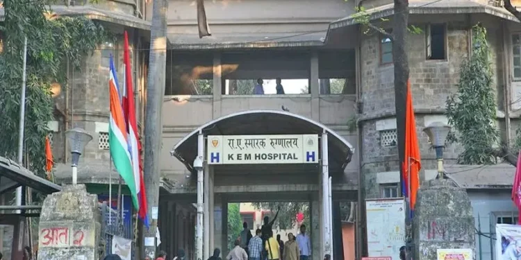 केस पेपरसाठी केईएम रुग्णालयात लागणारा प्रतीक्षा कालावधी कमी करावा