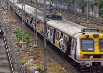मोबाइल चोरीसाठी तरूणावर हल्ला; मध्य रेल्वेत फटका गँग पुन्हा सक्रीय, धावत्या लोकलमधून पडून प्रवाशाने गमावले दोन्ही पाय
