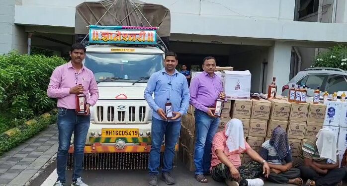 १२ लाखांचे विदेशी मद्य जप्त; आंब्याच्या पेट्यांमधून गोव्यातील मद्याची तस्करी
