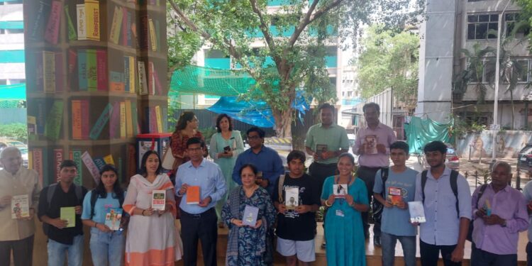 माटुंग्यात मुक्त ग्रंथालयाचा प्रयोग; आता निसर्गरम्य वातावरणात जोपासा वाचनाचा छंद