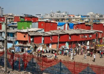 चौकशीसाठी सनदी अधिकाऱ्याची नियुक्ती; झोपड्यांवरील अनधिकृत मजल्यांवर कारवाई होणार