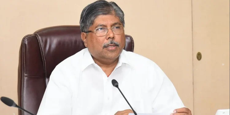 उच्च व तंत्रशिक्षणमंत्री चंद्रकांत पाटील यांचा इशारा; मुलींना प्रवेश नाकारणाऱ्या शिक्षण संस्थांची मान्यता रद्द करणार