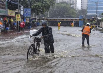 पुढील दोन – तीन तास मुंबईत अतिमुसळधार पावसाचा इशारा