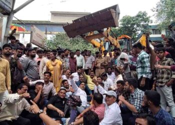 डोंबिवलीतील रहिवाशांसह जमावावर गुन्हा; बेकायदा राधाई गृहसंकुल तोडण्यास विरोध