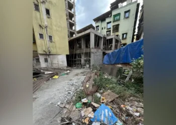 डोंबिवली आजदे गावाजवळील इमारतींच्या मोकळ्या जागेत बेकायदा बांधकाम