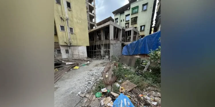 डोंबिवली आजदे गावाजवळील इमारतींच्या मोकळ्या जागेत बेकायदा बांधकाम