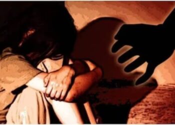 शाळेतील मुलींवर वारंवार लैंगिक अत्याचार, संतप्त पालकांचा शाळेवरती धडक मोर्चा…..