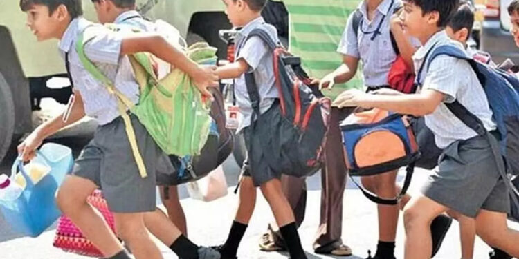 वाहतूक विभागाच्या वरिष्ठ अधिकाऱ्यांनी ३८ शाळा-मुख्याध्यापकांसह घेतली बैठक