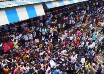बदलापूर लैंगिक अत्याचार प्रकरण; शाळा आणि पोलिसांवर पालकांनी केला आरोप