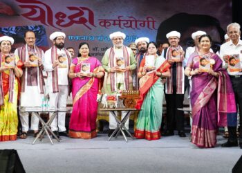 “योद्धा कर्मयोगी एकनाथ संभाजी शिंदे” चरित्रग्रंथ: पवारांच्या टीकेमुळे उत्सुकता वाढली