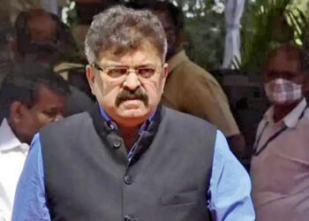 ते सर्व गुन्हे एकत्र करण्याची आव्हाड यांची न्यायालयास  विनंती; न्यायालयाकडून पोलिसांना नोटीस जारी