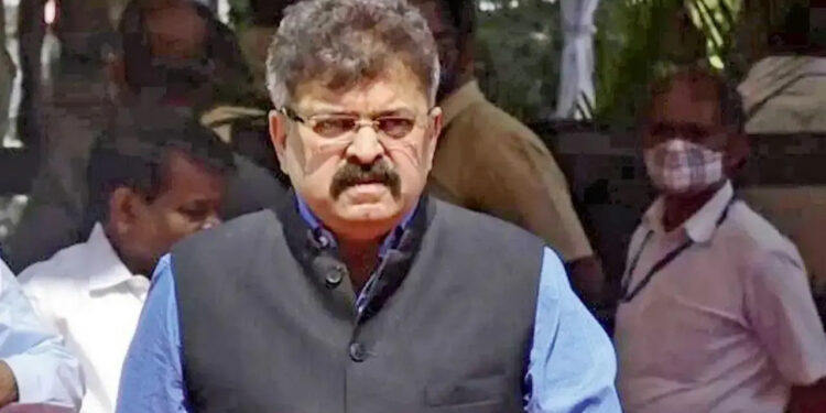 ते सर्व गुन्हे एकत्र करण्याची आव्हाड यांची न्यायालयास  विनंती; न्यायालयाकडून पोलिसांना नोटीस जारी
