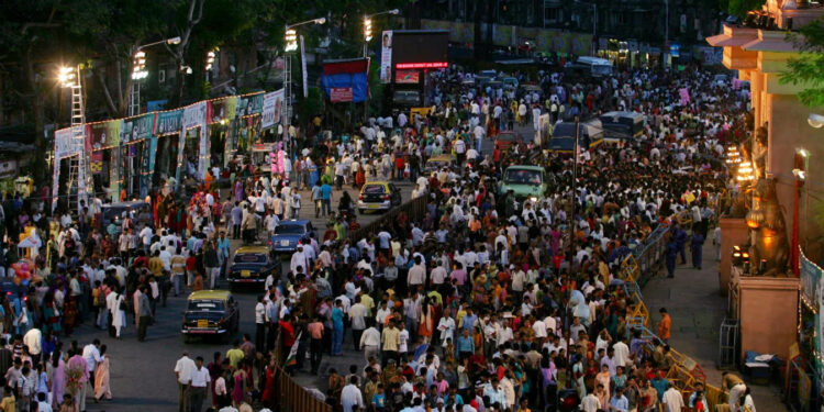 लालबागमध्ये गोंधळ: पोलिसांच्या मारहाणीत जनक्षोभ निर्माण झाला