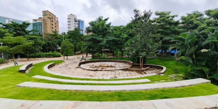 मुंबई महापालिकेने मरोळ येथे साडेतीन एकर जागेत वनीकरणातून साकारलेले उद्यान