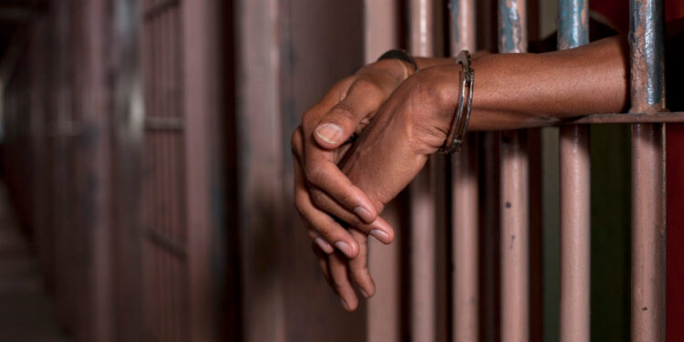 पोलीस पथकावर प्राणघात हल्ला करणाऱ्या आरोपीला २६ वर्षांनंतर अटक