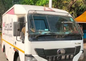पुण्यात नाकाबंदी दरम्यान पोलिसांनी १३८ कोटी रुपयांच्या सोन्याने भरलेला ट्रक पडकला