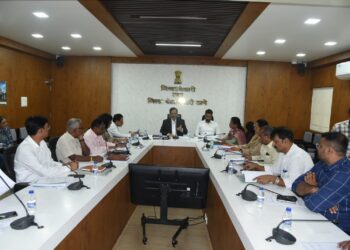 जिल्हा निवडणूक निर्णय अधिकारी अशोक शिनगारे यांनी राजकीय पक्षांना केले मार्गदर्शन