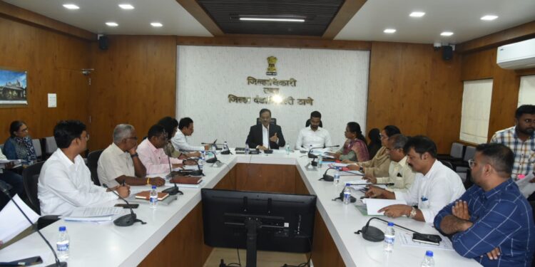 जिल्हा निवडणूक निर्णय अधिकारी अशोक शिनगारे यांनी राजकीय पक्षांना केले मार्गदर्शन