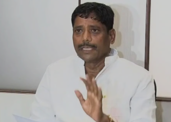 कसब्यातील काँग्रेसचे आमदार रवींद्र धंगेकर यांच्यावर आचारसंहिता भंग केल्याप्रकरणी गुन्हा दाखल
