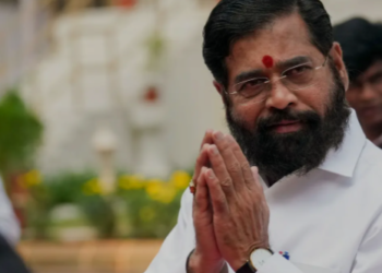 मुख्यमंत्री एकनाथ शिंदेंनी निवडणुकीपूर्वी सहकुटूंब गुवाहाटीला जाऊन घेतले कामाख्या देवींचे दर्शन
