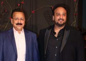 वडिलांच्या निधनानंतर झिशान सिद्दीकी म्हणतो, ‘‘लढाई अजून संपलेली नाही..’’