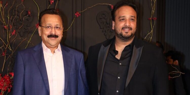 वडिलांच्या निधनानंतर झिशान सिद्दीकी म्हणतो, ‘‘लढाई अजून संपलेली नाही..’’