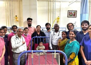 वालावलकर रुग्णालयात २० दिवस बेशुद्ध असलेल्या चिमुकल्याला मिळाले जीवदान !